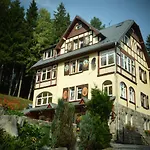 Elsa Haus